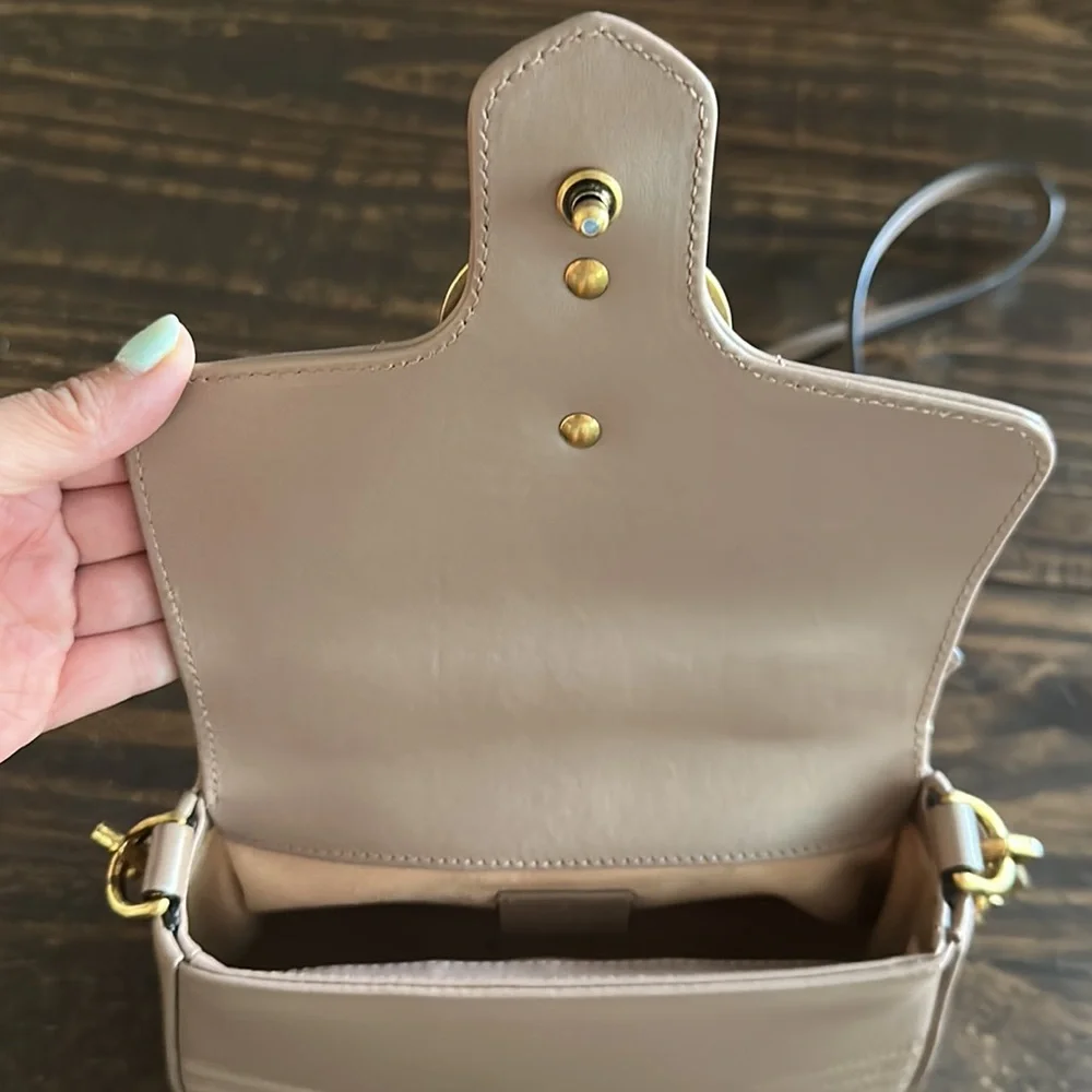 Authentic Gucci handbag. Slightly used in mint condition - Picture 3 of 5